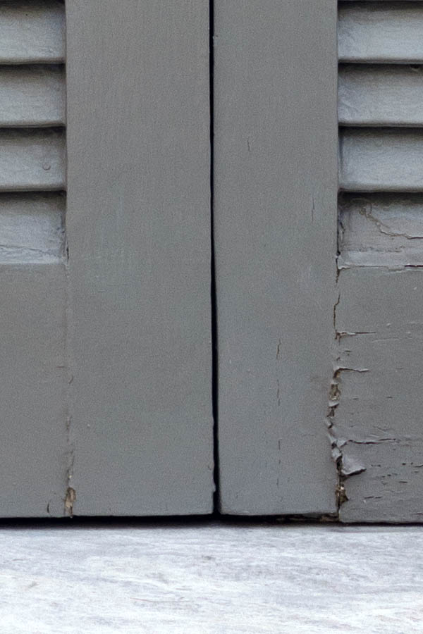 Photo 26830: Narrow, folded, grey double shutters