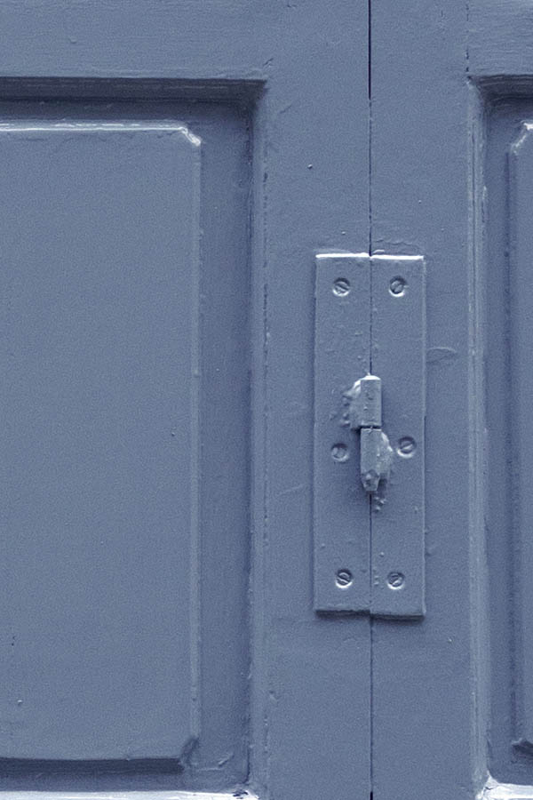 Photo 26886: Blue, panelled shutters with three frames