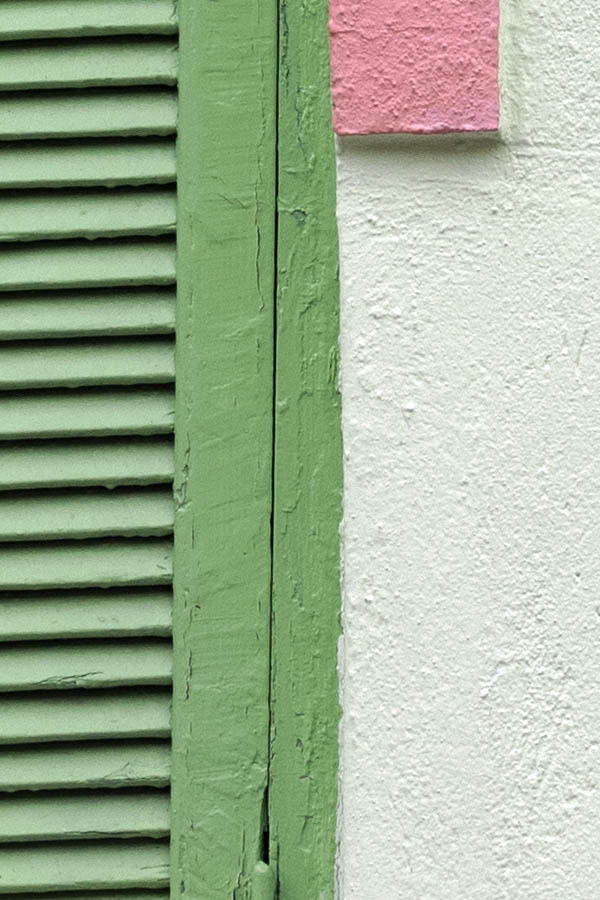 Photo 26914: Two light green windows with each three frames