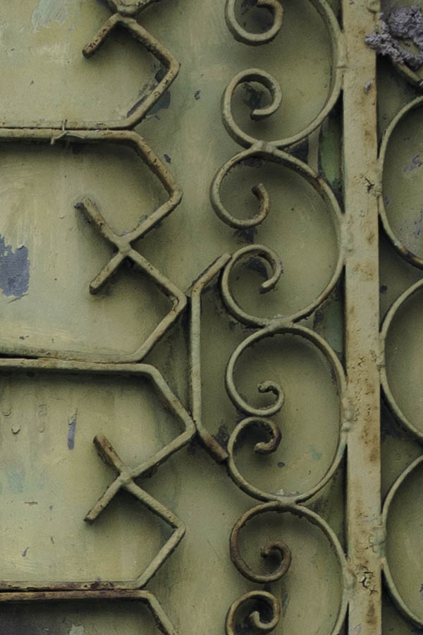Photo 26917: Light green metal door with lattice
