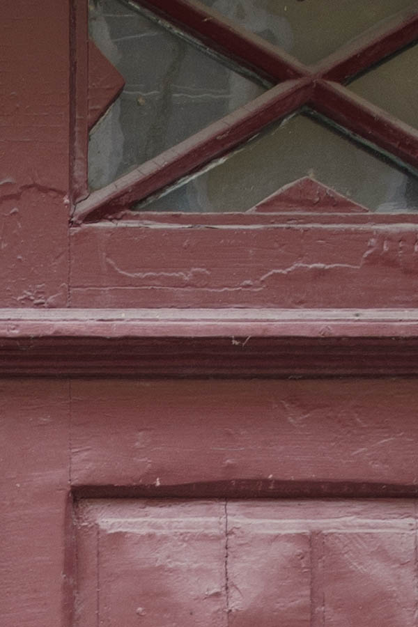 Photo 26982: Purple, panelled gate with carved top window and minor door