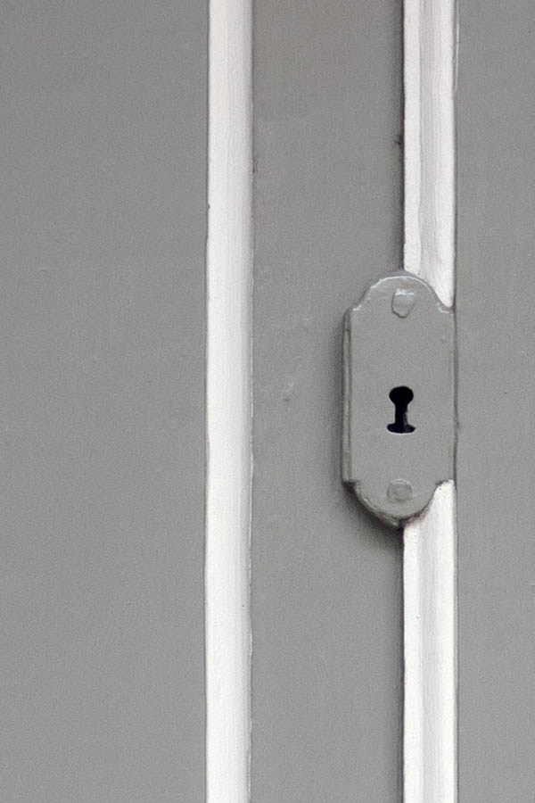 Photo 27033: Grey and white, panelled double door with banisters