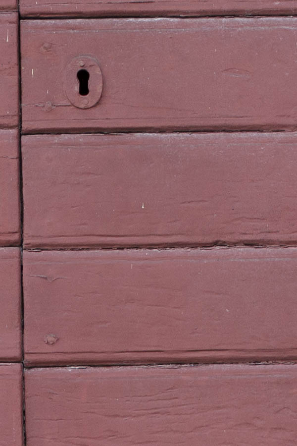 Photo 27101: Red door of boards with sidepiece