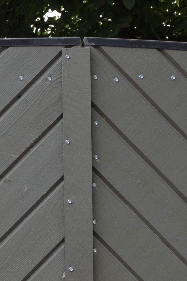 Photo 27186: Grey gate of diagonally mounted boards