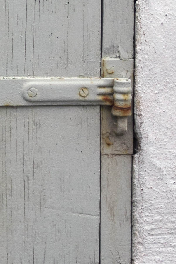 Photo 27310: Grey, double trapdoor of boards