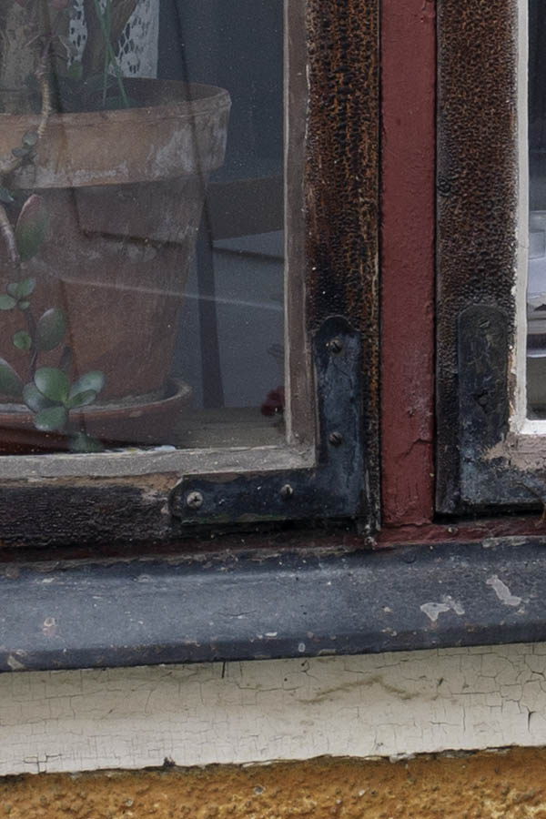 Photo 27324: Oiled and red window with two frames and six panes