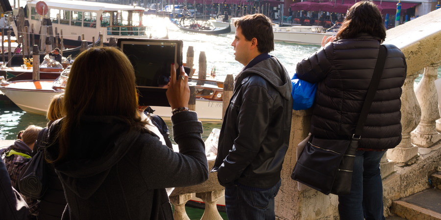 A tablet photographer. Rather awkward.