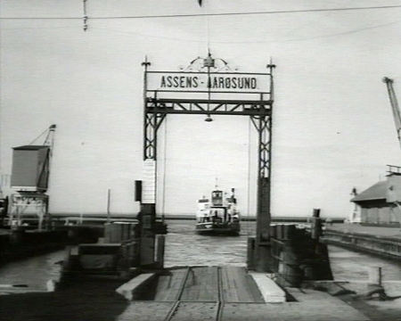 F&aelig;rgelejet til &Aring;r&oslash;sund - The ferry berth to &Aring;r&oslash;sund