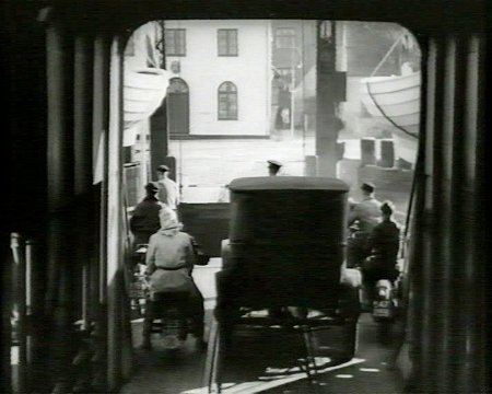 F&aelig;rgen l&aelig;gger til ved Toldkammeret - The ferry mooring at the customs office