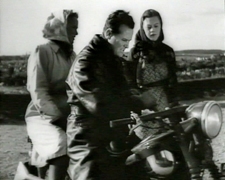 Stop for benzin ved &Oslash;ksnebjerg - Refuelling at &Oslash;ksnebjerg