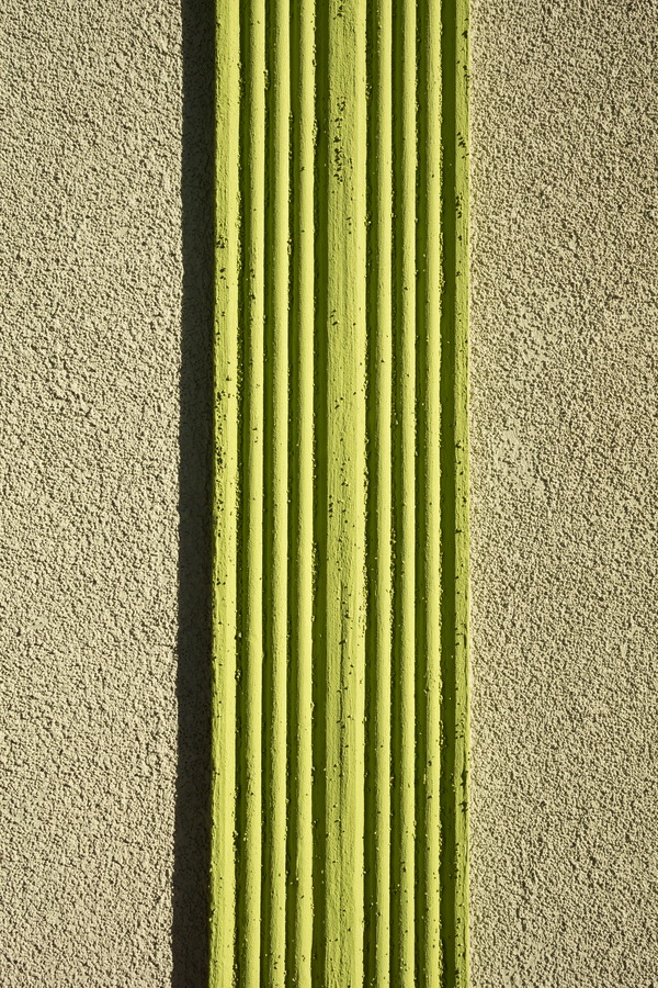 Photo 25671: Light green, plastered profile in a plastered wall