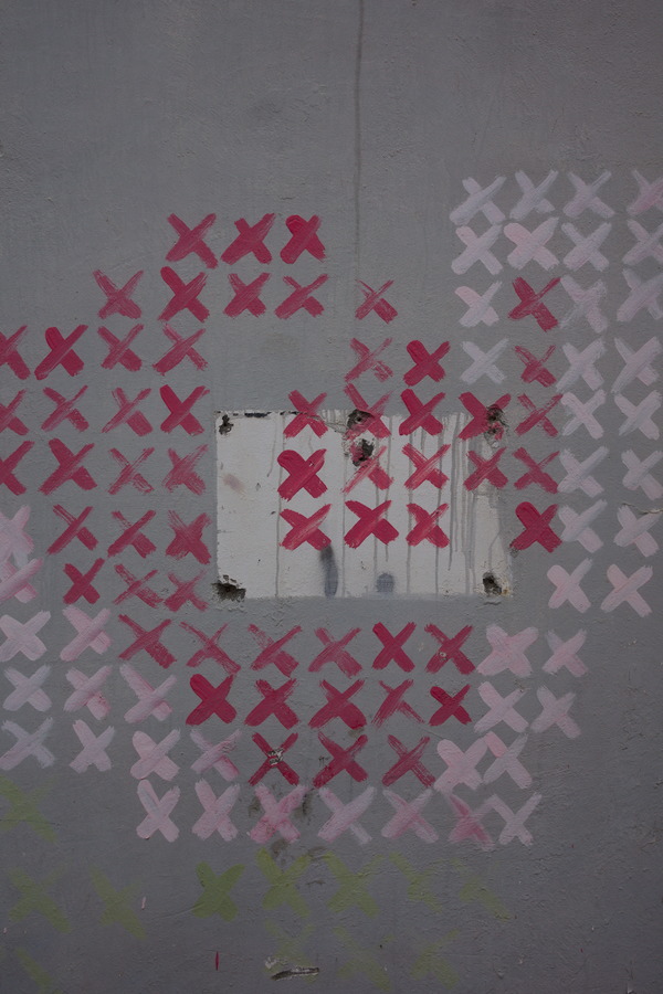 Photo 27508: Grey, plastered wall with red and pink grafitti