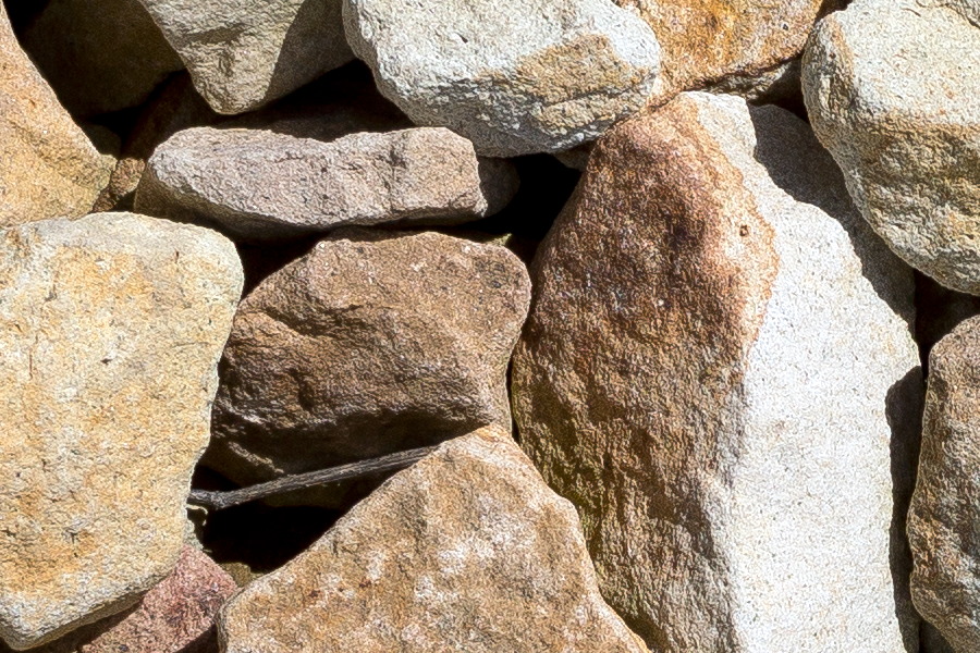 Photo 24681: Waterside stones in white, yellow and brown colours