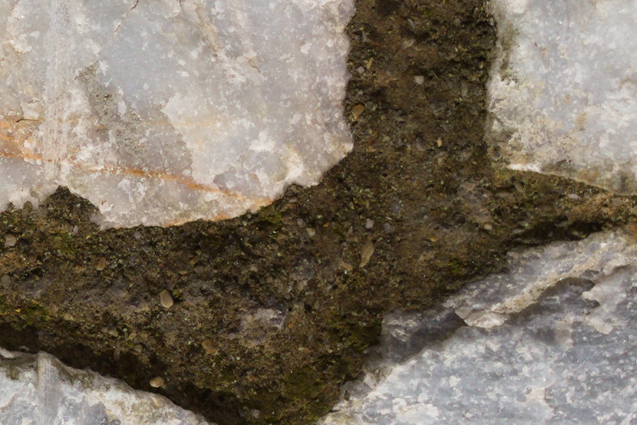 Photo 27454: Stone wall with grey moss