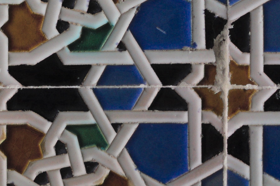 Photo 27515: Wall mosaic with star pattern in blue, green, yellow, black and white